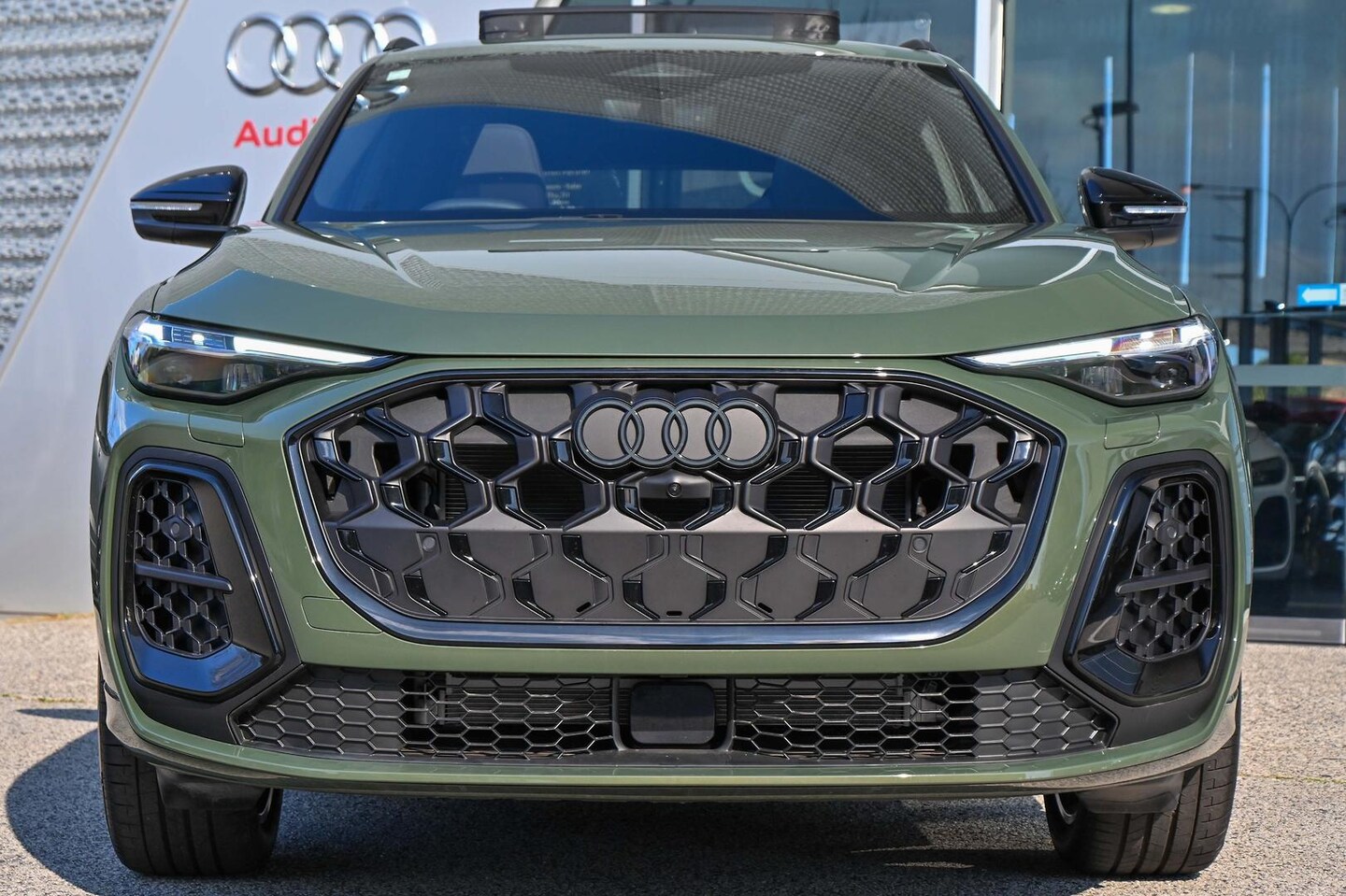 Image about Audi Q5 SUV e-hybrid quattro S tronic