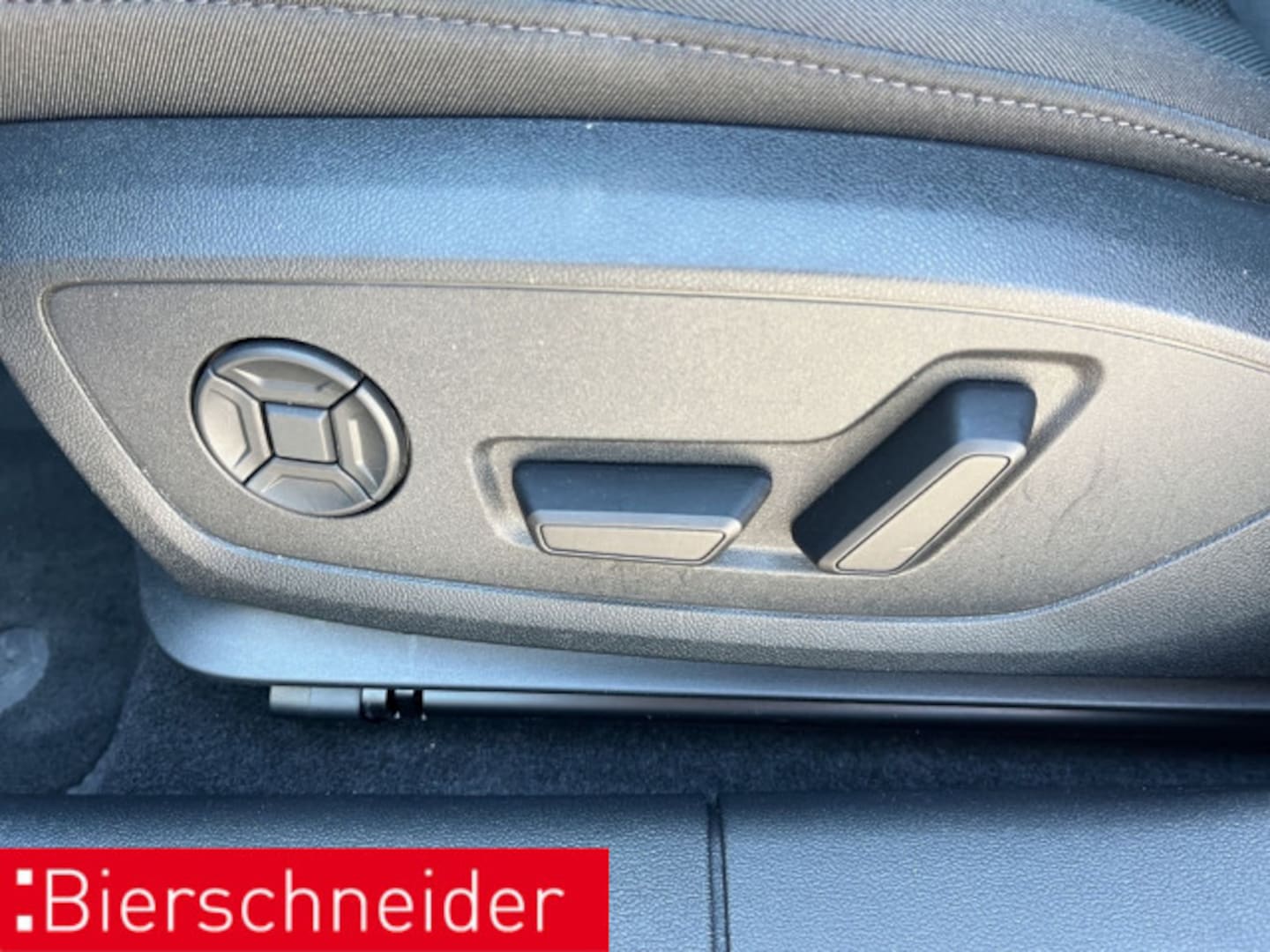 Bild über Audi A3 Sportback 30 TFSI Schaltgetriebe - für weitere Informationen kontaktieren Sie den Audi Partner