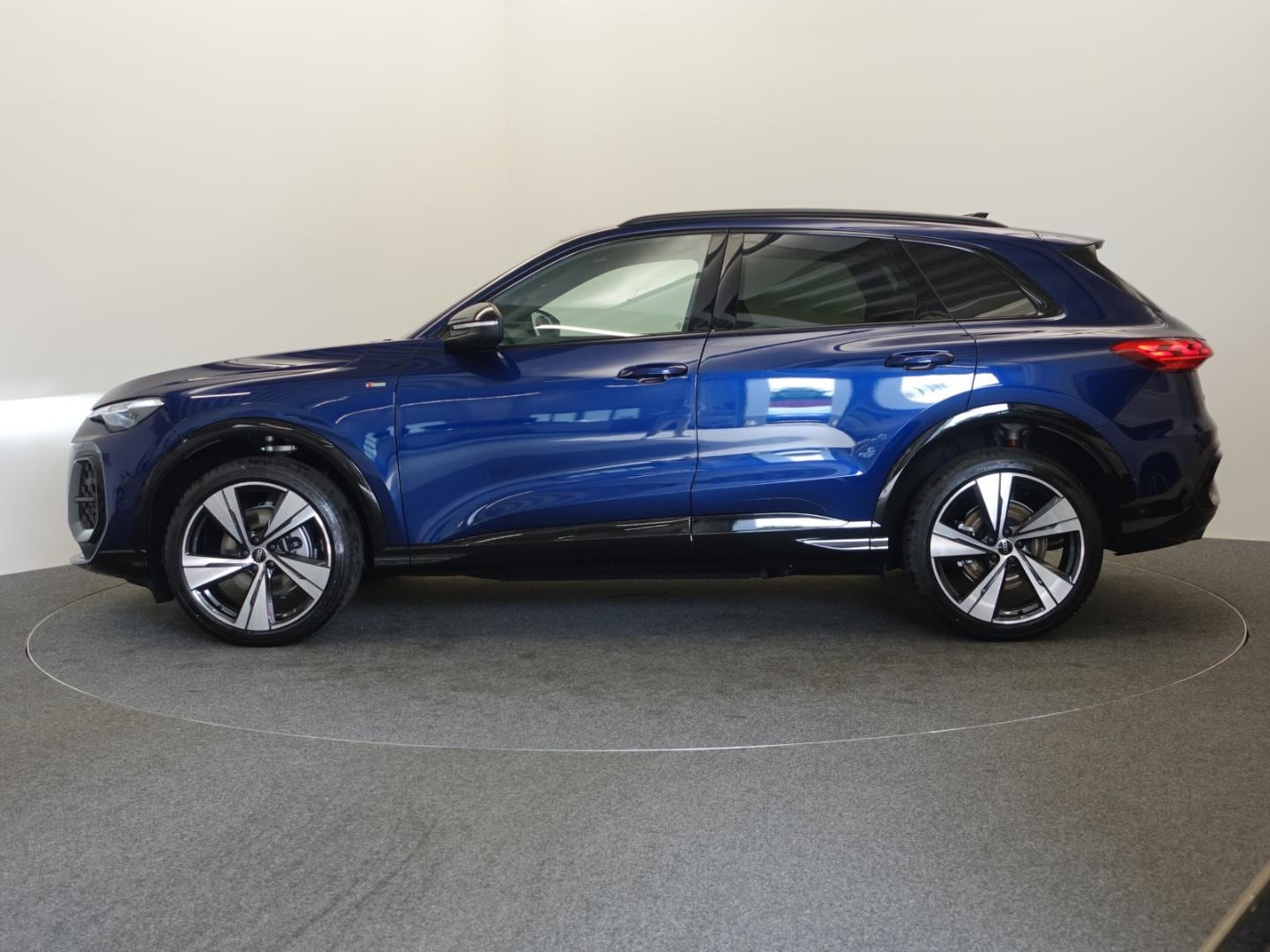 Bild über Audi Q5 SUV TFSI quattro 150 kW S tronic - für weitere Informationen kontaktieren Sie den Audi Partner