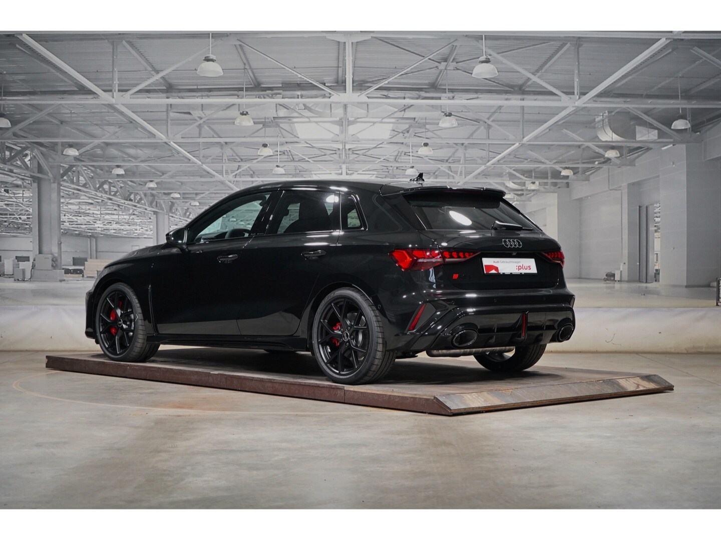 Bild über Audi RS 3 Sportback TFSI quattro 294 kW S tronic - für weitere Informationen kontaktieren Sie den Audi Partner