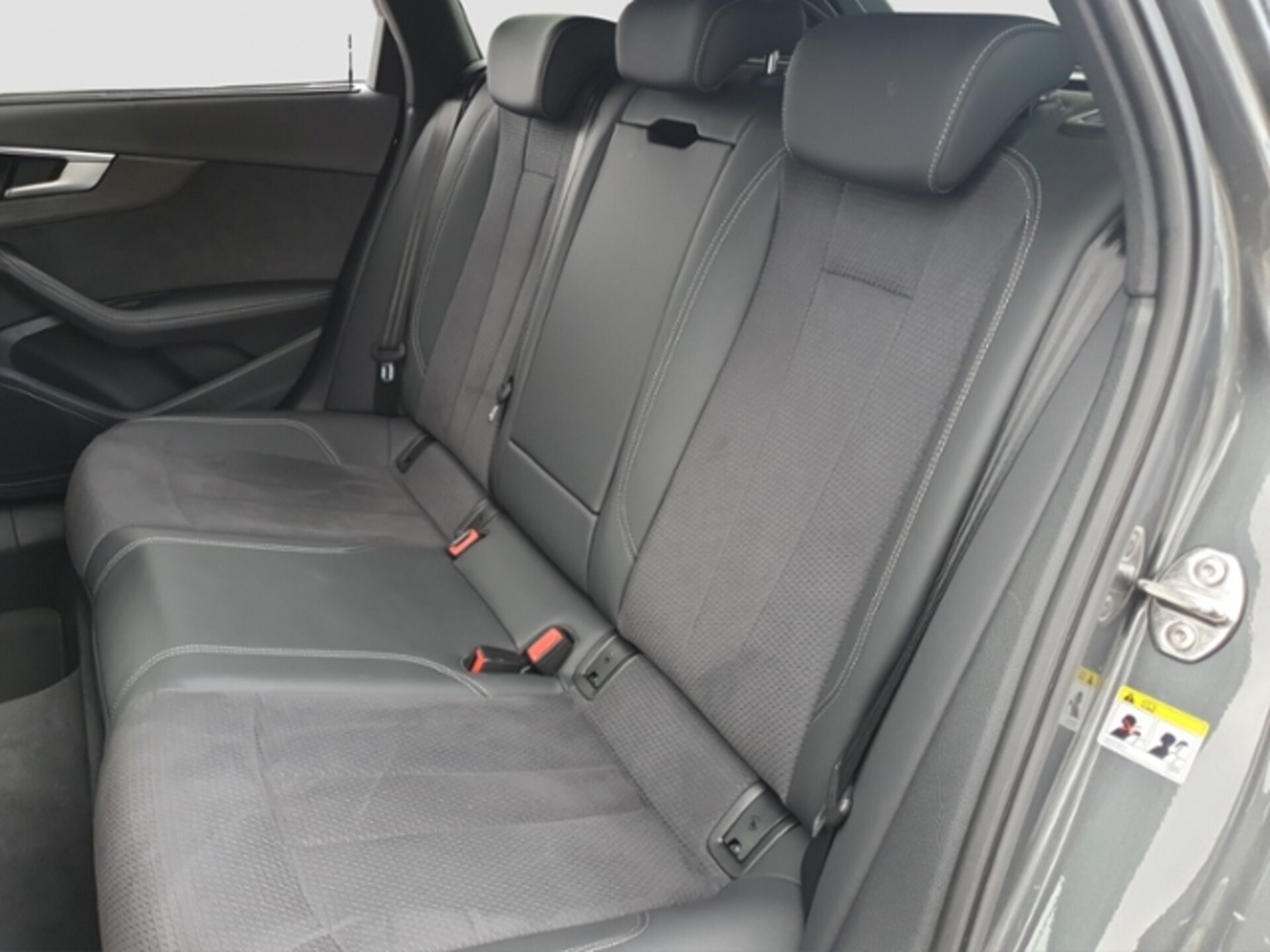 Audi A4 Avant S line