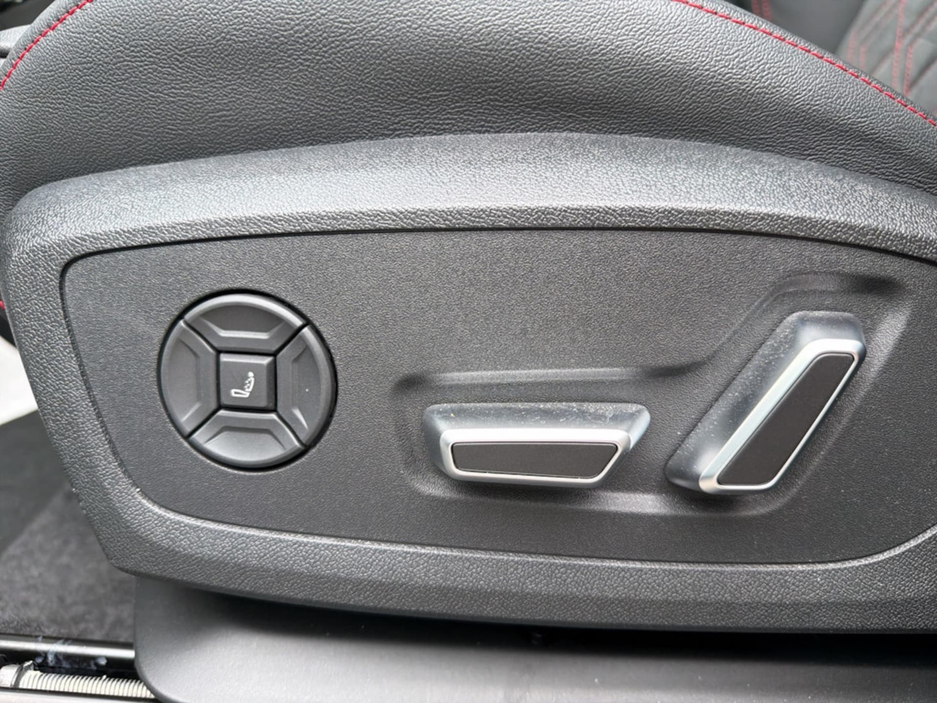 Audi SQ6 SUV e-tron