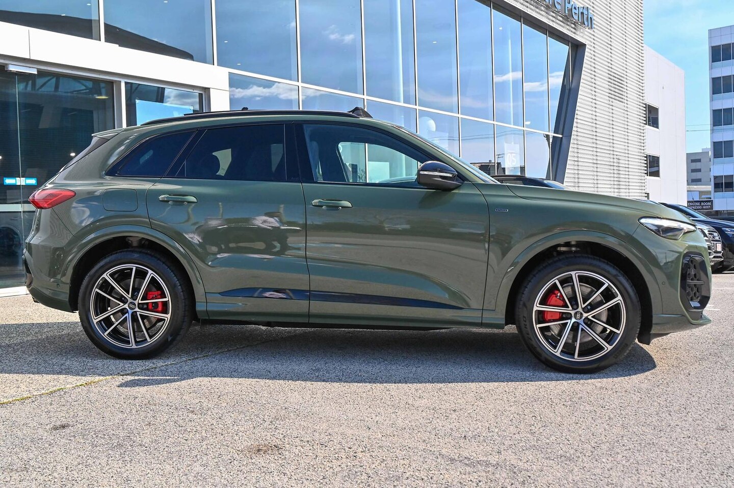 Image about Audi Q5 SUV e-hybrid quattro S tronic