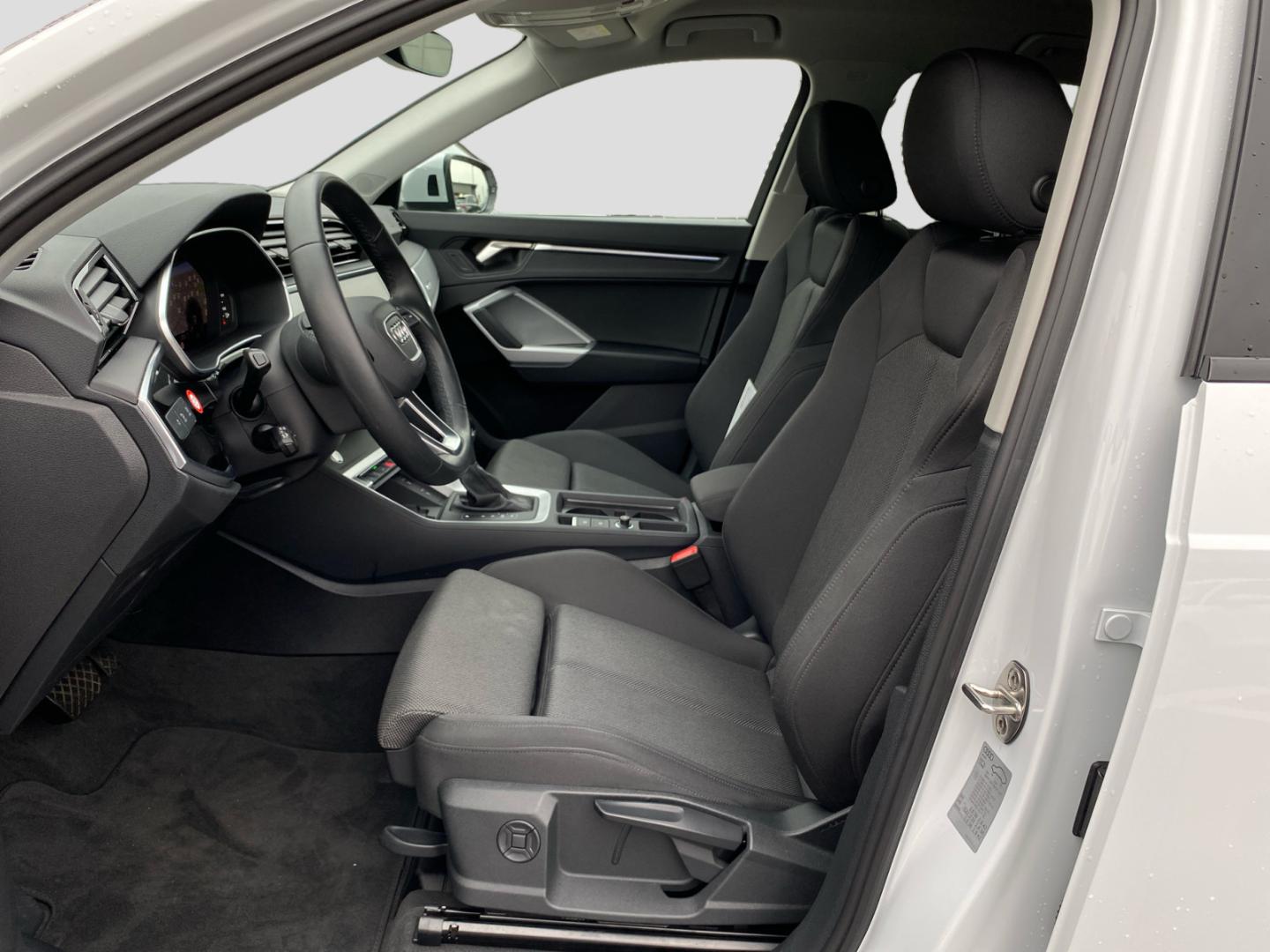 Image about Audi Q3 TFSI e S line 45 TFSI e S tronic