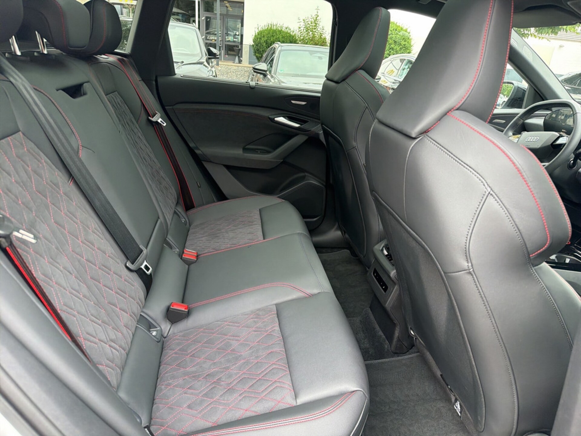 Audi SQ6 SUV e-tron