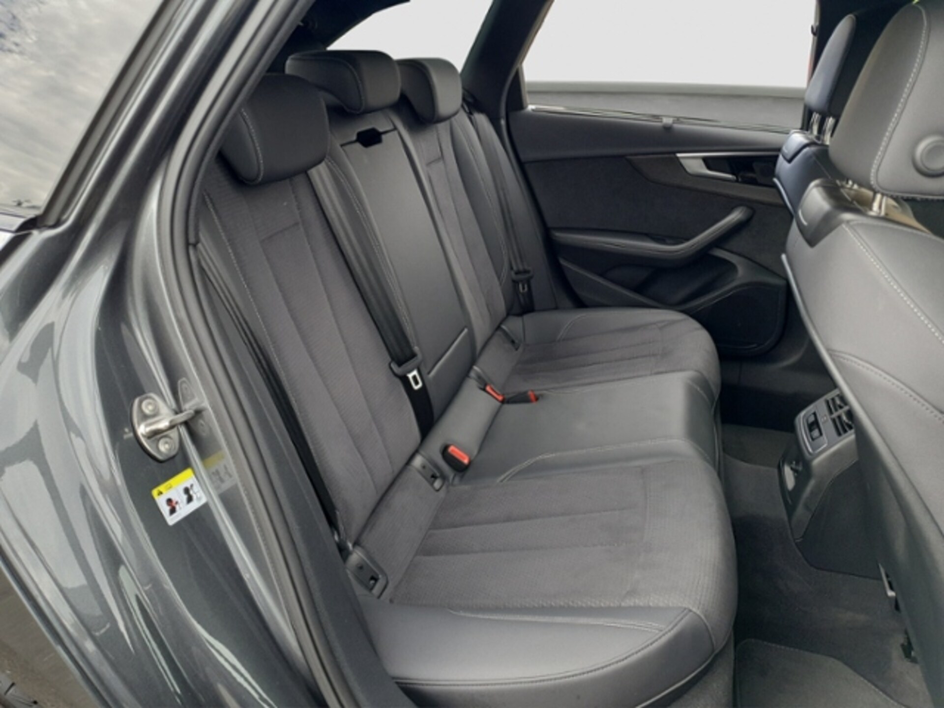 Audi A4 Avant S line