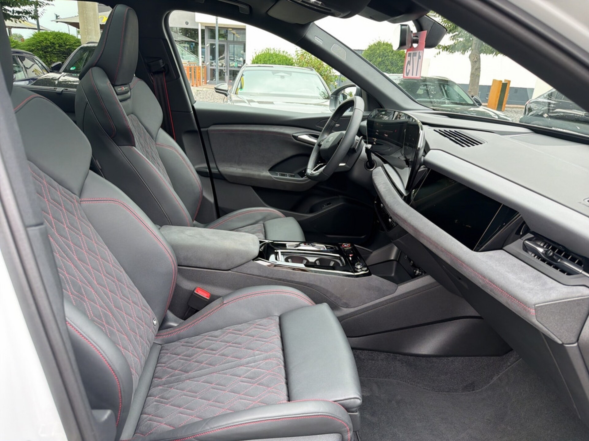 Audi SQ6 SUV e-tron