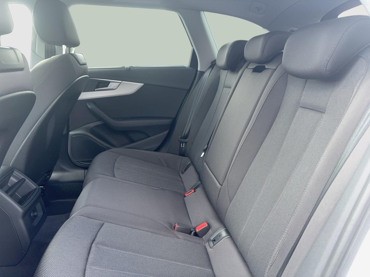 Bild über Audi A4 Avant S line 35 TDI S tronic - für weitere Informationen kontaktieren Sie den Audi Partner