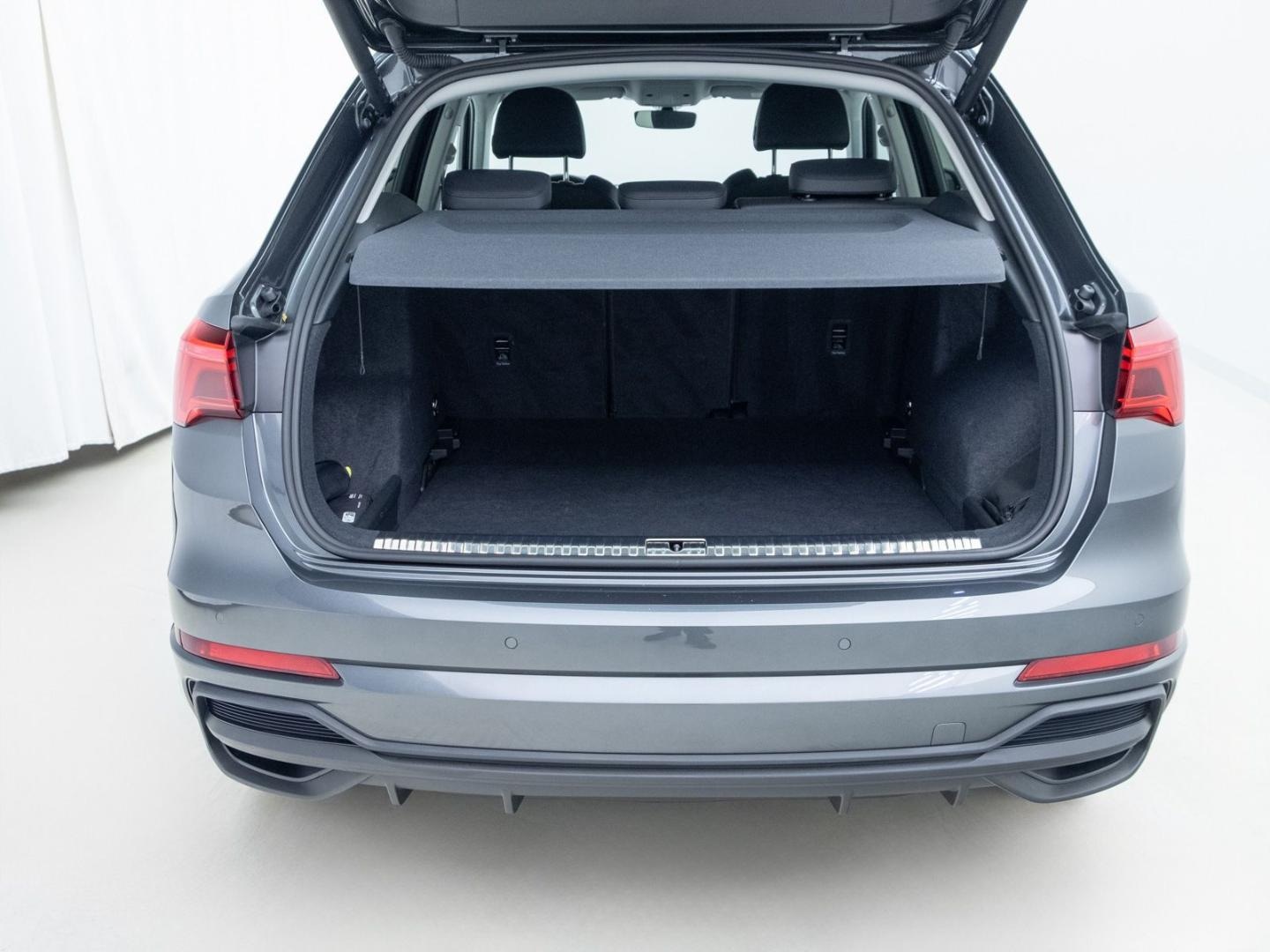 Bild über Audi Q3 TFSI quattro 180 kW S tronic - für weitere Informationen kontaktieren Sie den Audi Partner