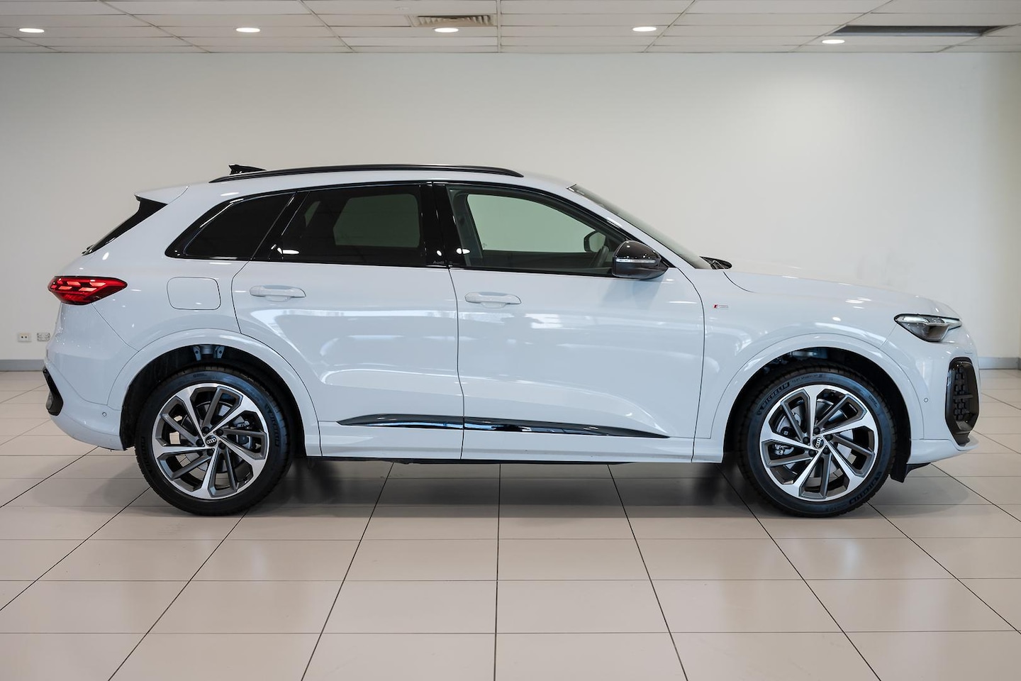Image about Audi Q5 SUV TDI quattro 150 kW
