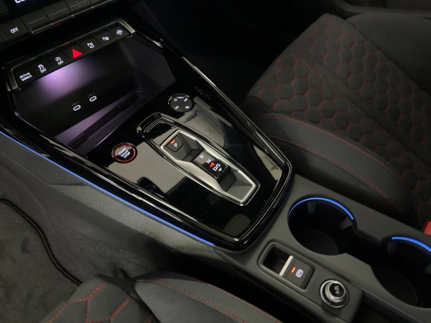 Bild über Audi RS 3 Sportback TFSI quattro 294 kW S tronic - für weitere Informationen kontaktieren Sie den Audi Partner