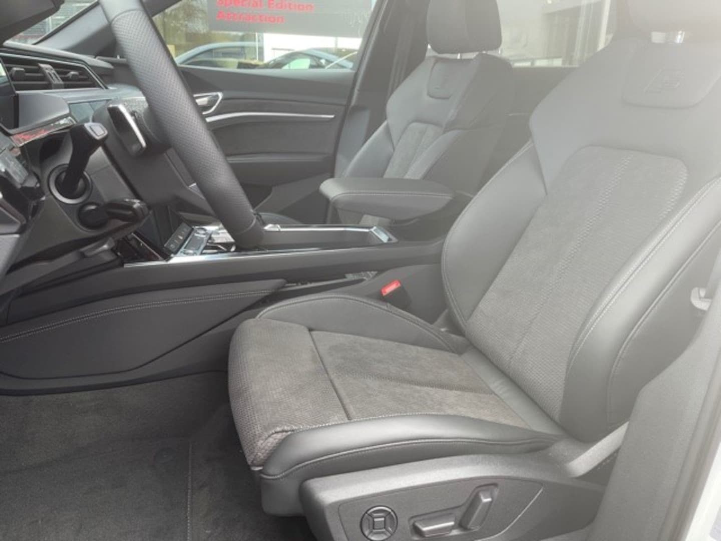 Immagine di Audi e-tron Sportback Attraction advanced 50 quattro 230,00 kW - for more details contact your dealer