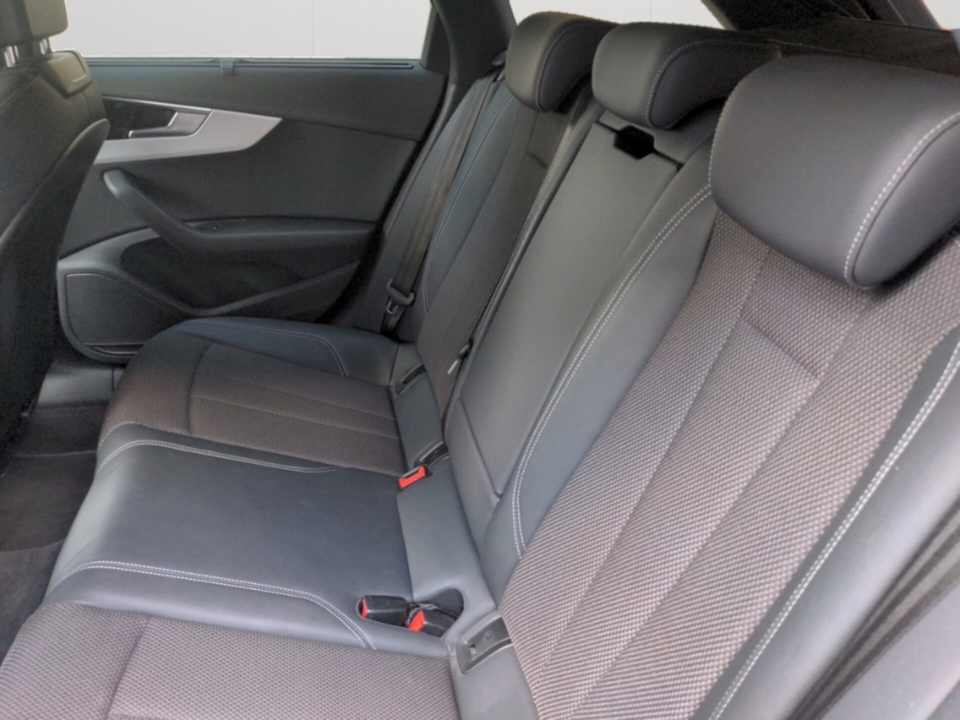 Audi A4 Avant S line