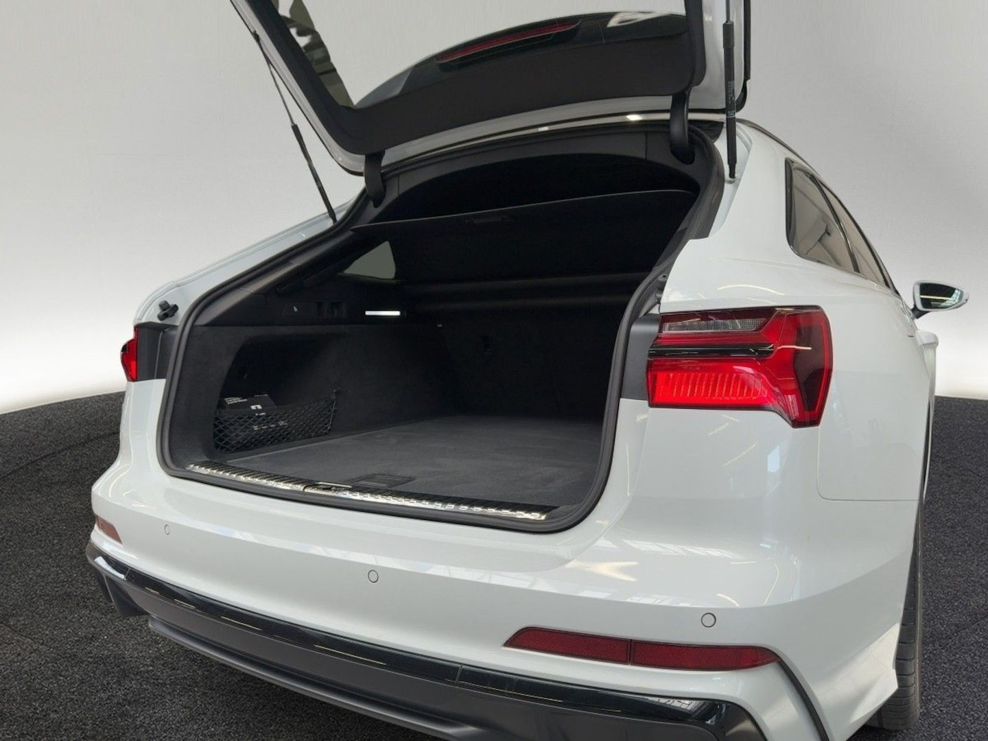 Bild über Audi S6 Avant TDI quattro tiptronic - für weitere Informationen kontaktieren Sie den Audi Partner