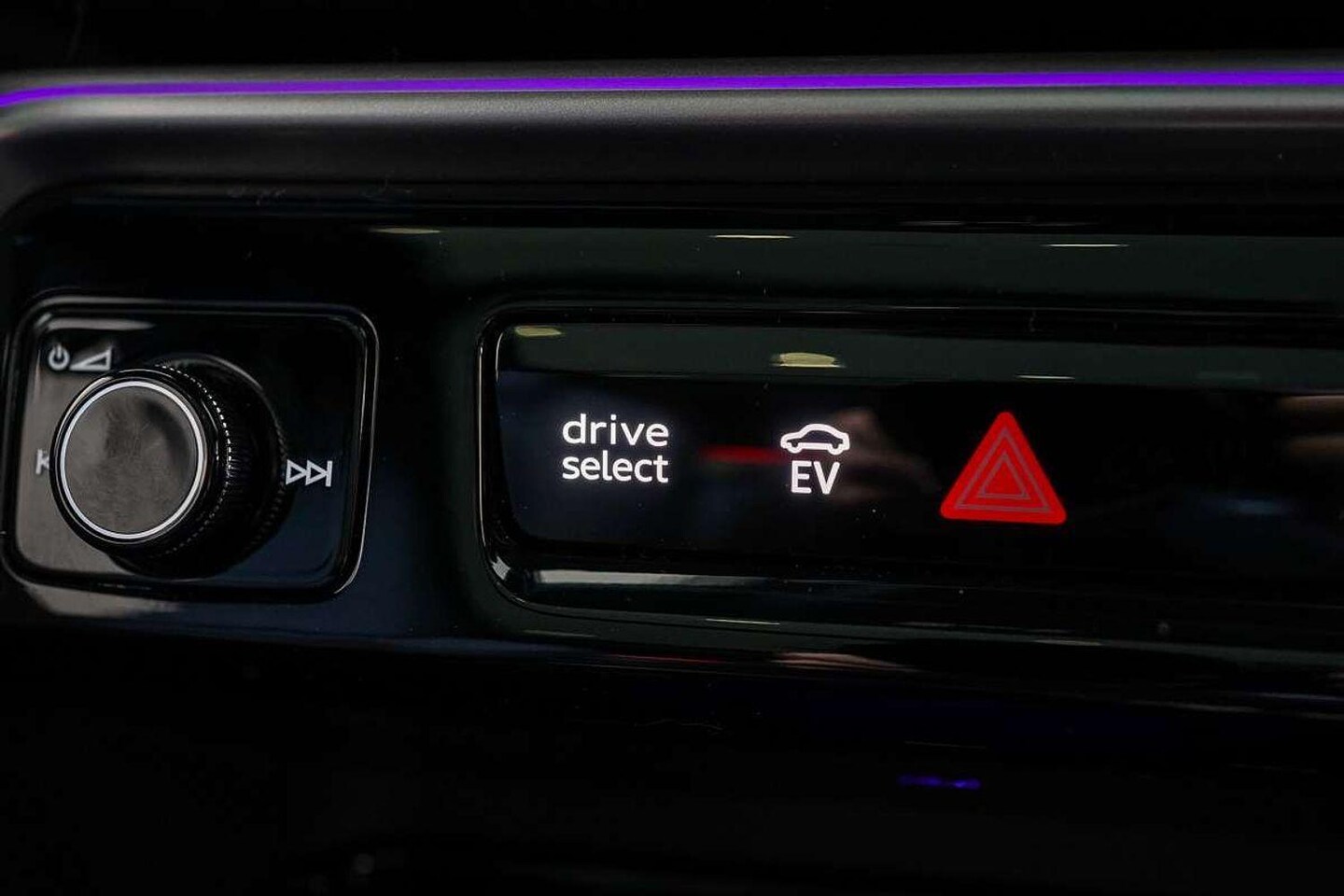 Image about Audi Q5 SUV e-hybrid quattro S tronic