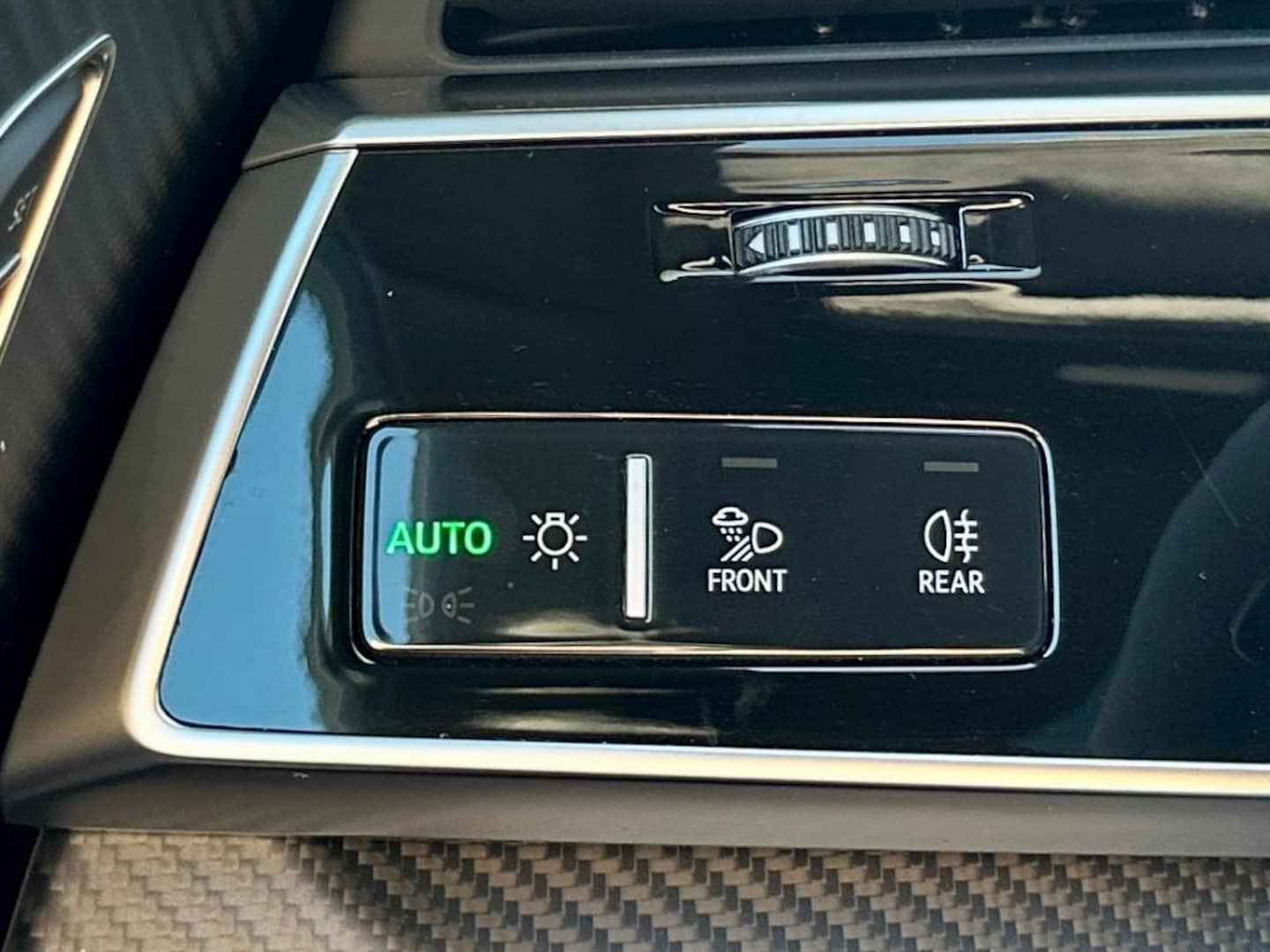 Bild über Audi SQ8 SUV TFSI quattro tiptronic - für weitere Informationen kontaktieren Sie den Audi Partner