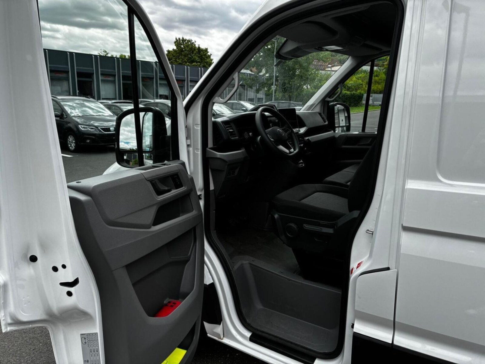 Volkswagen Crafter Kasten mittlerer Radstand – Bild 12