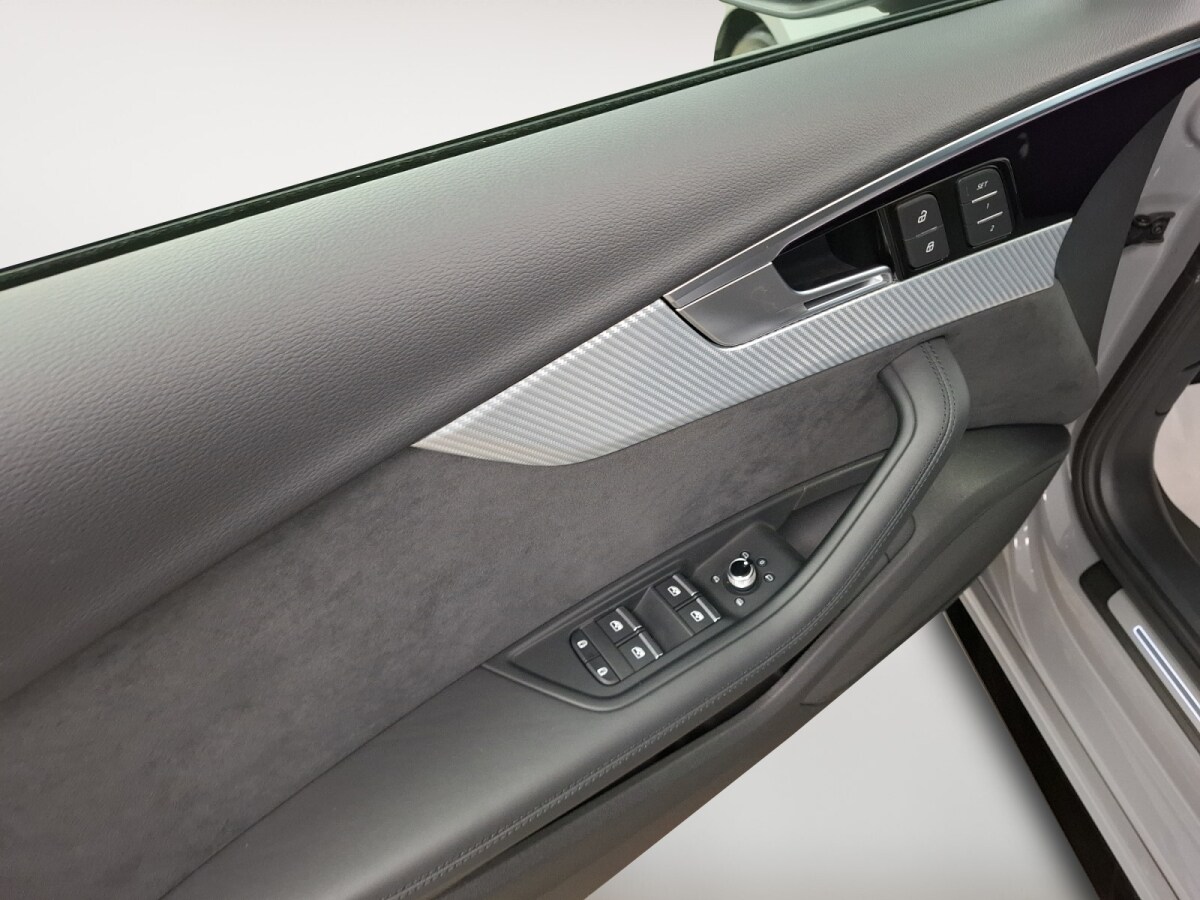 Image about Audi RS 4 Avant TFSI quattro tiptronic