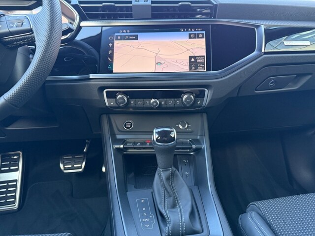 Image about Audi Q3 S line 35 TDI S tronic