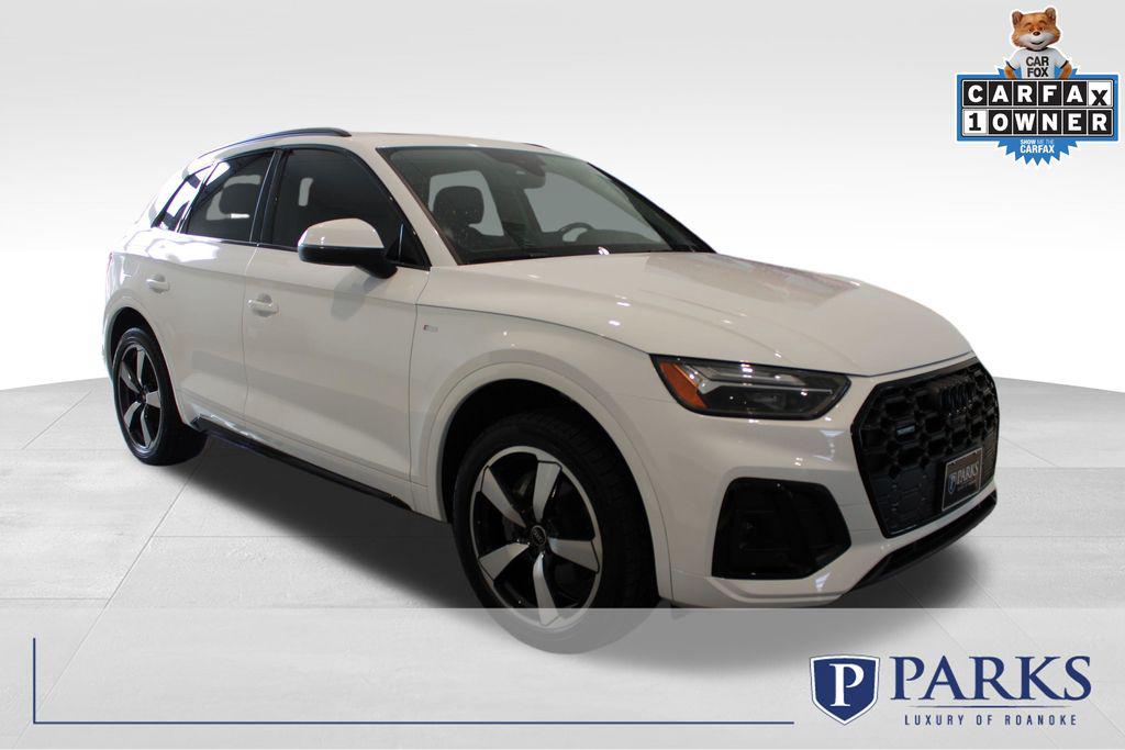 2022 Audi Q5 45 Premium Plus's photo