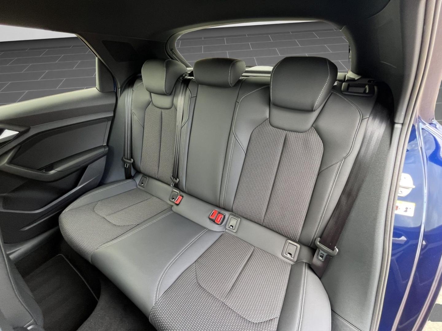 Bild über Audi A1 Sportback S line 30 TFSI S tronic - für weitere Informationen kontaktieren Sie den Audi Partner