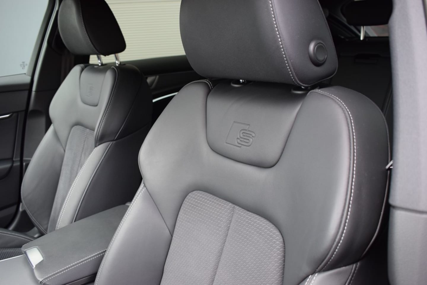 Bild über Audi S6 Avant TDI quattro tiptronic - für weitere Informationen kontaktieren Sie den Audi Partner