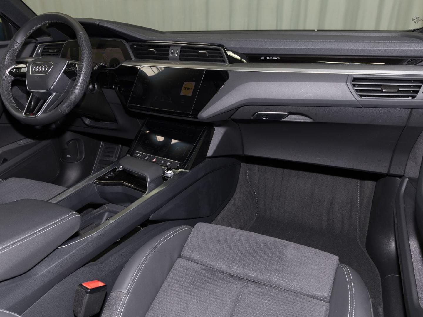 Image about Audi Q8 e-tron advanced 55 e-tron quattro