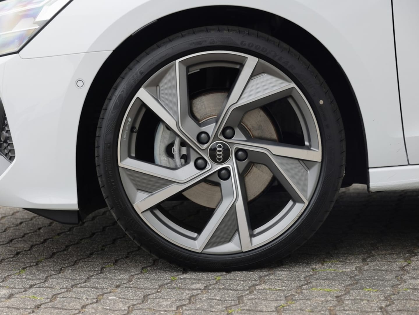 Bild über Audi A3 Sportback TFSI quattro S tronic - für weitere Informationen kontaktieren Sie den Audi Partner