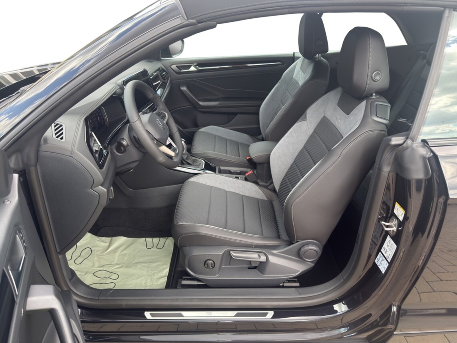 Volkswagen T-Roc Cabriolet – Bild 12