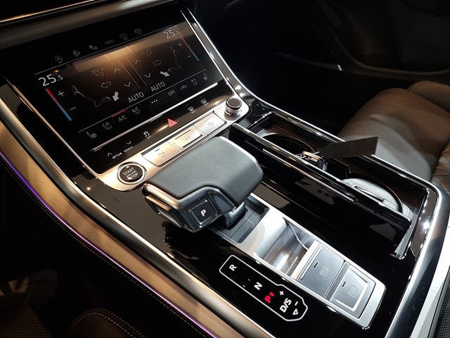 Audi Q7 55 TFSI quattro Premium 250 340 kW hp tiptronic 10