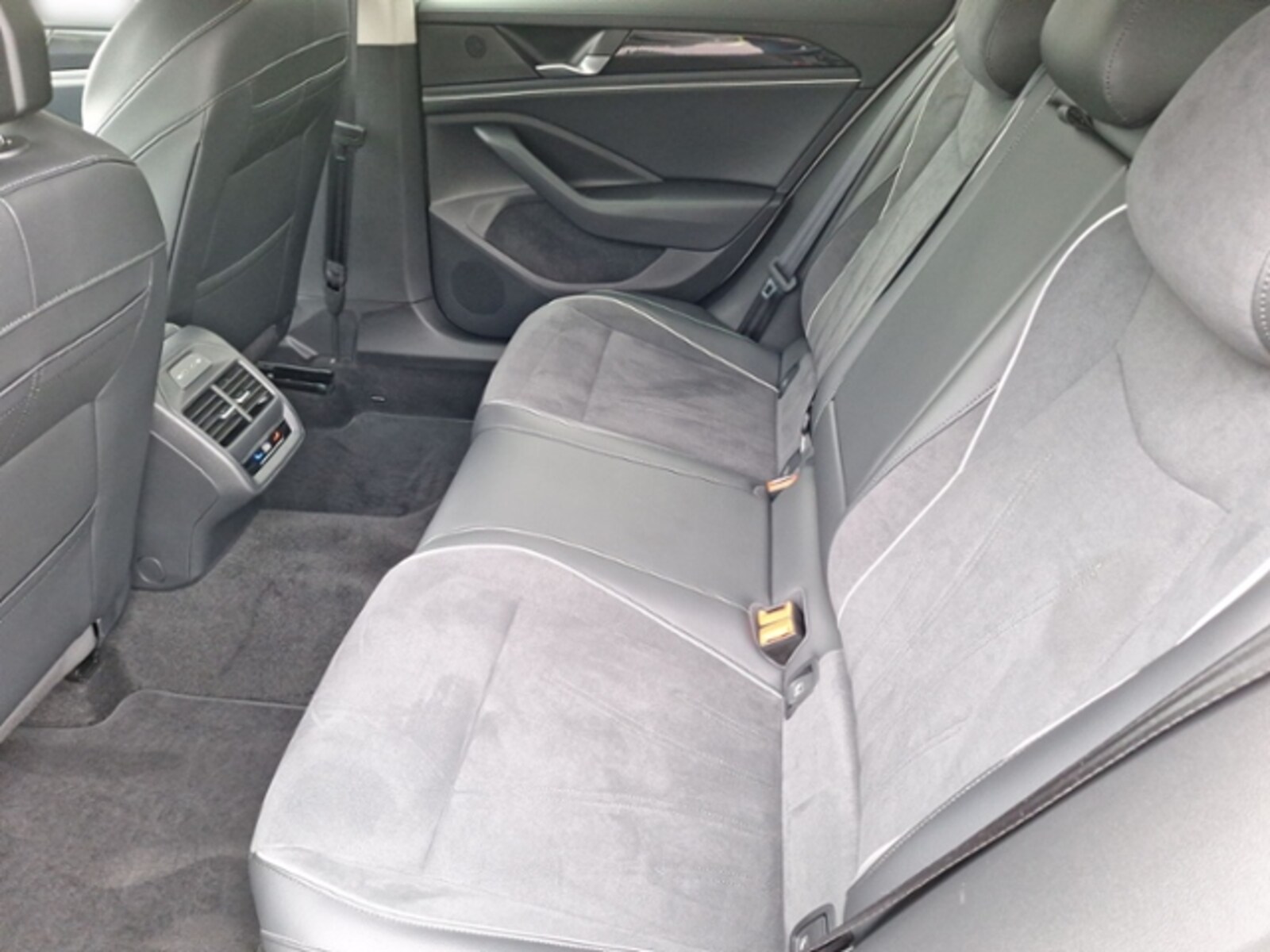 Volkswagen Passat – Bild 13