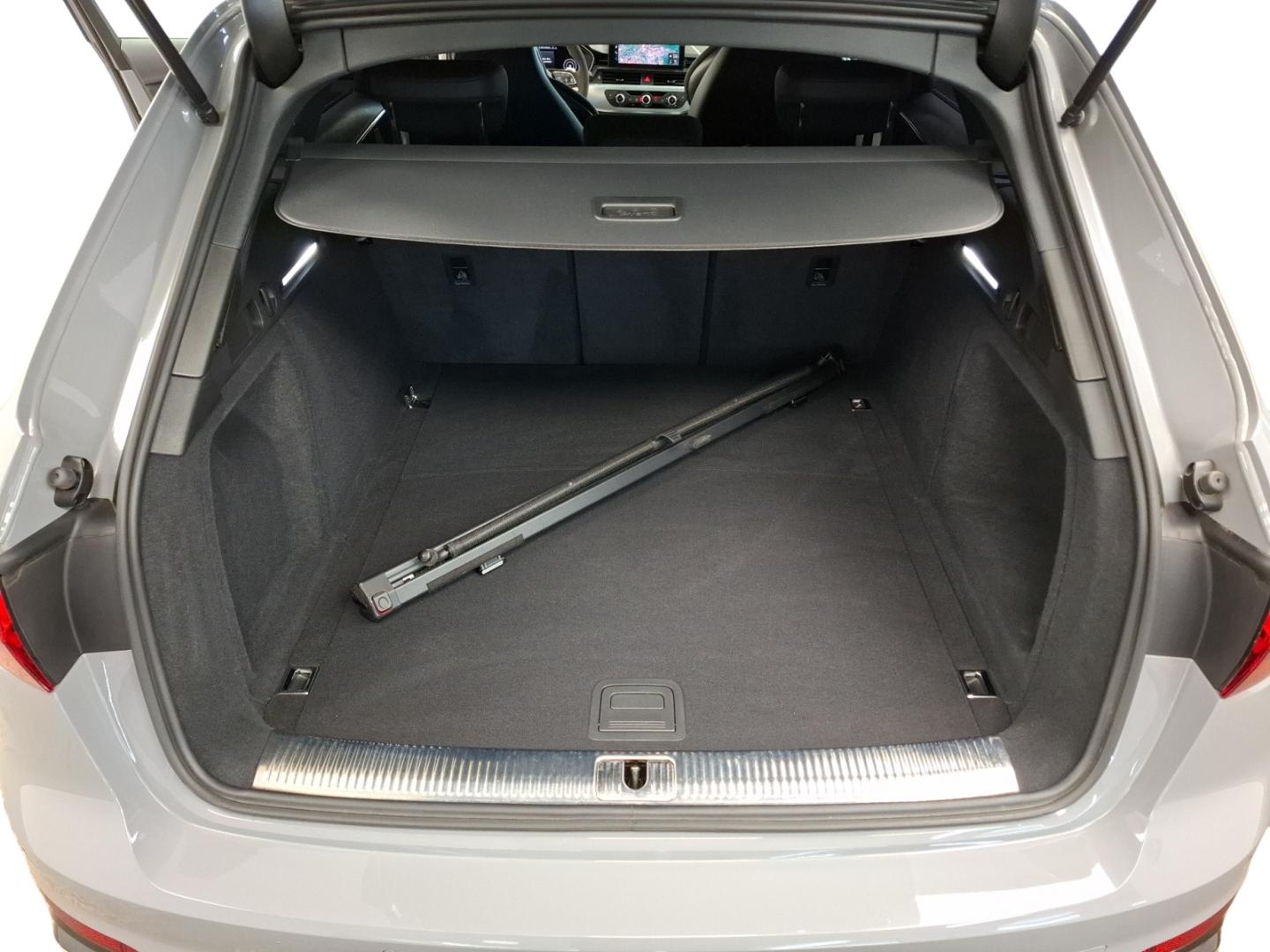 Image about Audi RS 4 Avant TFSI quattro tiptronic