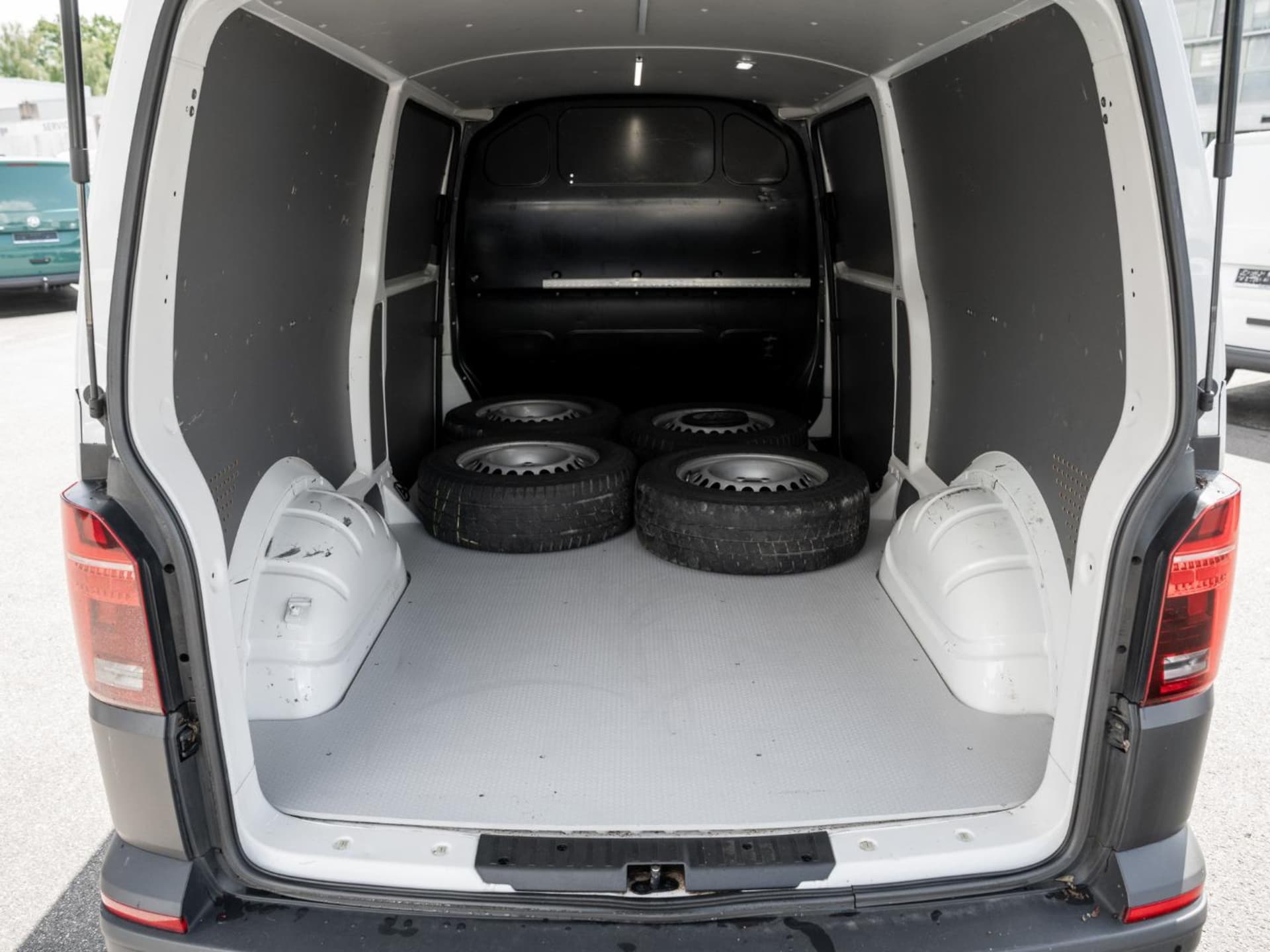 Volkswagen T6.1 Transporter Kasten langer Radstand