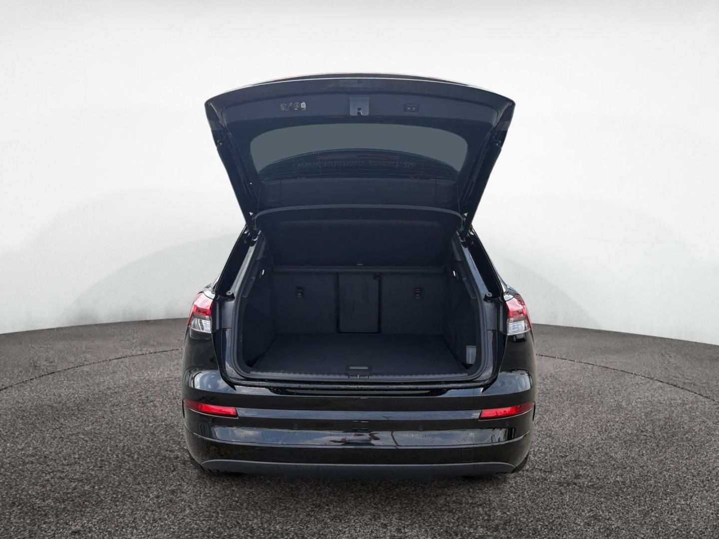 Bild über Audi Q4 SUV e-tron e-tron performance 210 kW - für weitere Informationen kontaktieren Sie den Audi Partner