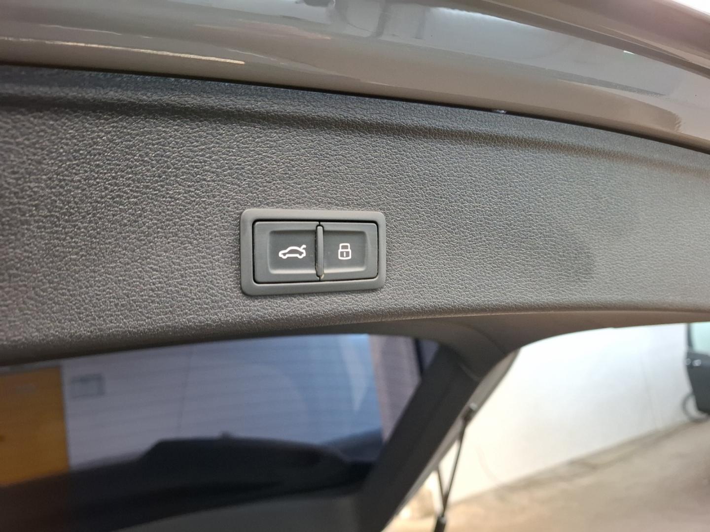 Image about Audi RS 4 Avant TFSI quattro tiptronic