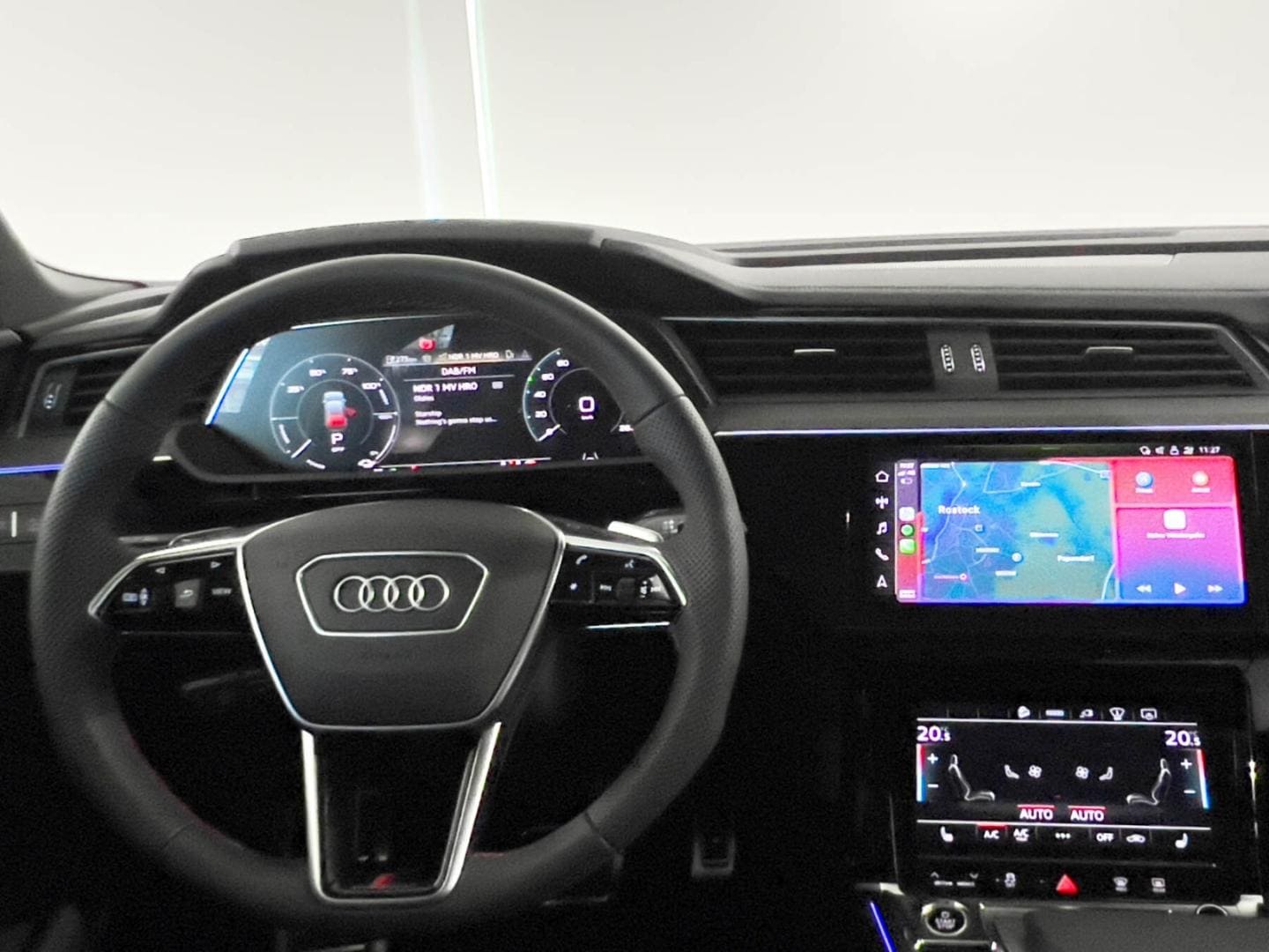 Bild über Audi Q8 Sportback e-tron S line 55 e-tron quattro - für weitere Informationen kontaktieren Sie den Audi Partner