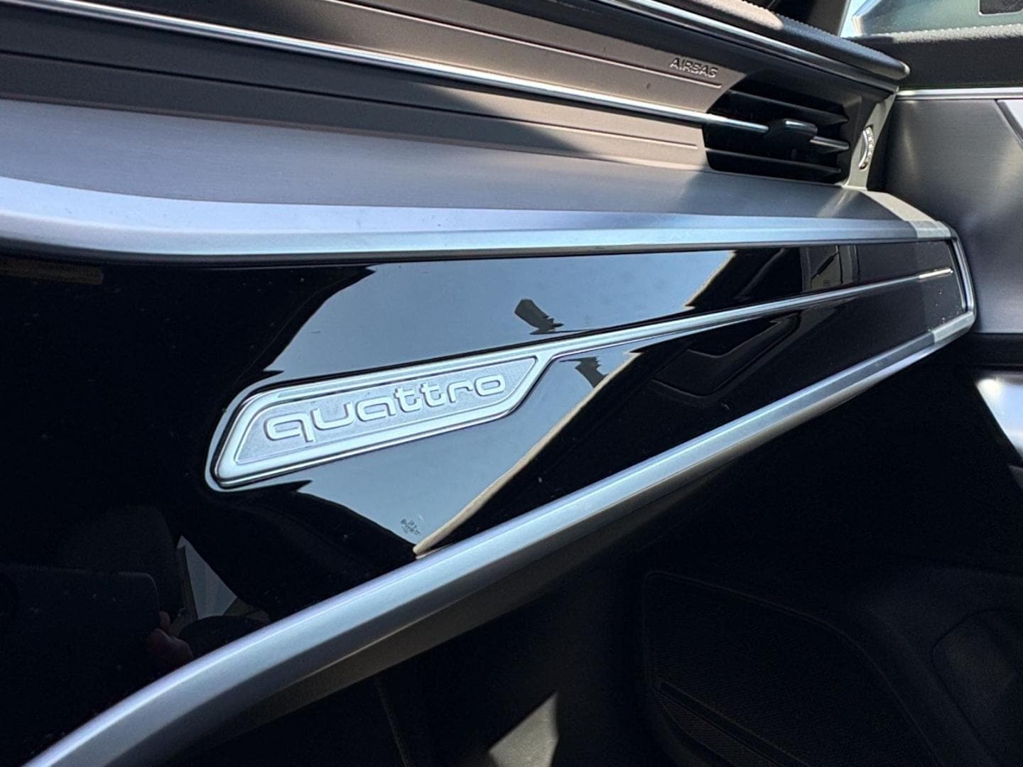 Bild über Audi S6 Avant TDI quattro tiptronic - für weitere Informationen kontaktieren Sie den Audi Partner