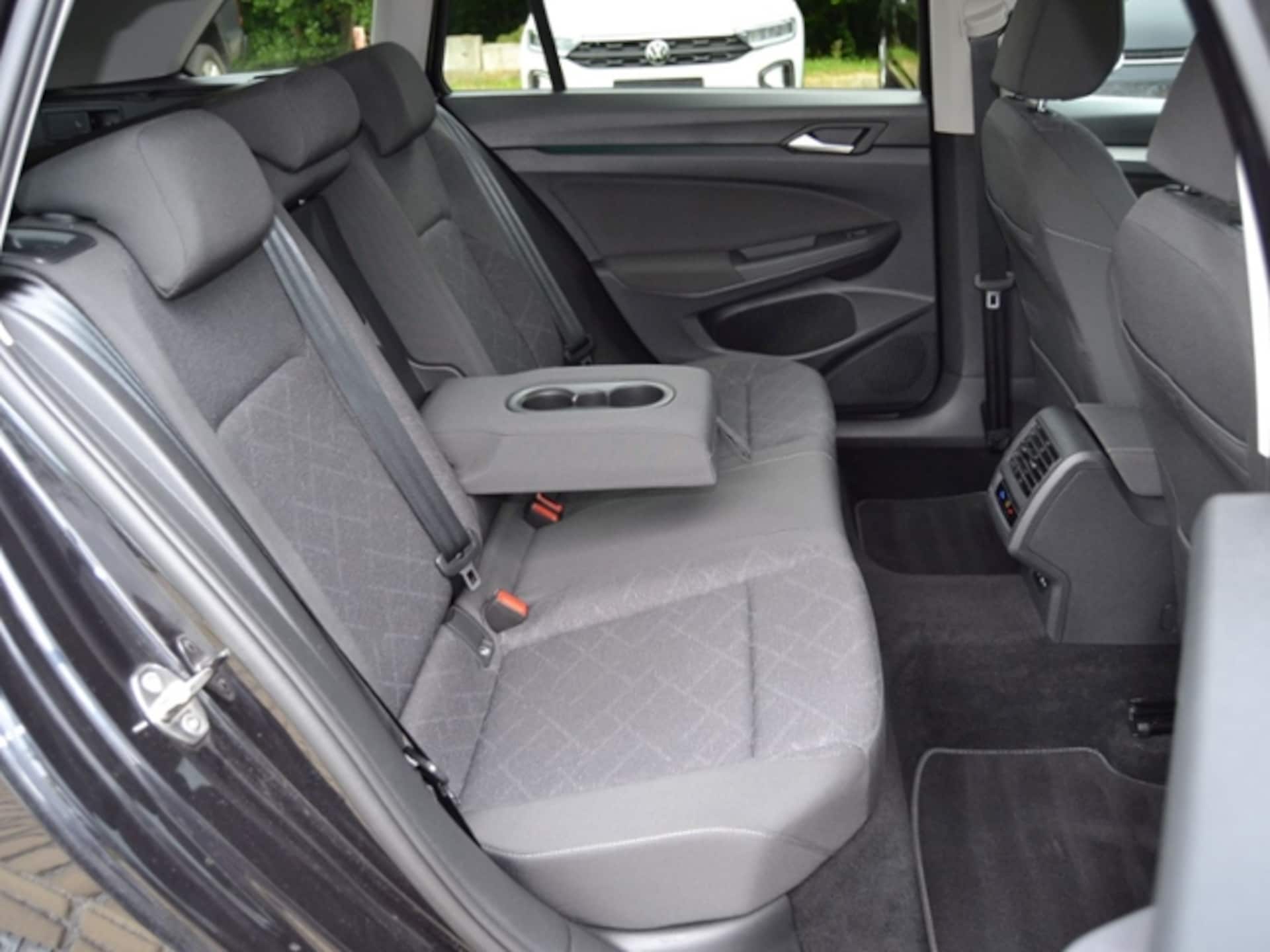 Volkswagen Golf Variant Life