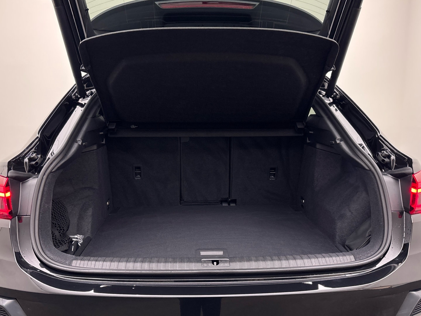 Bild über Audi Q3 Sportback 35 TFSI S tronic - für weitere Informationen kontaktieren Sie den Audi Partner