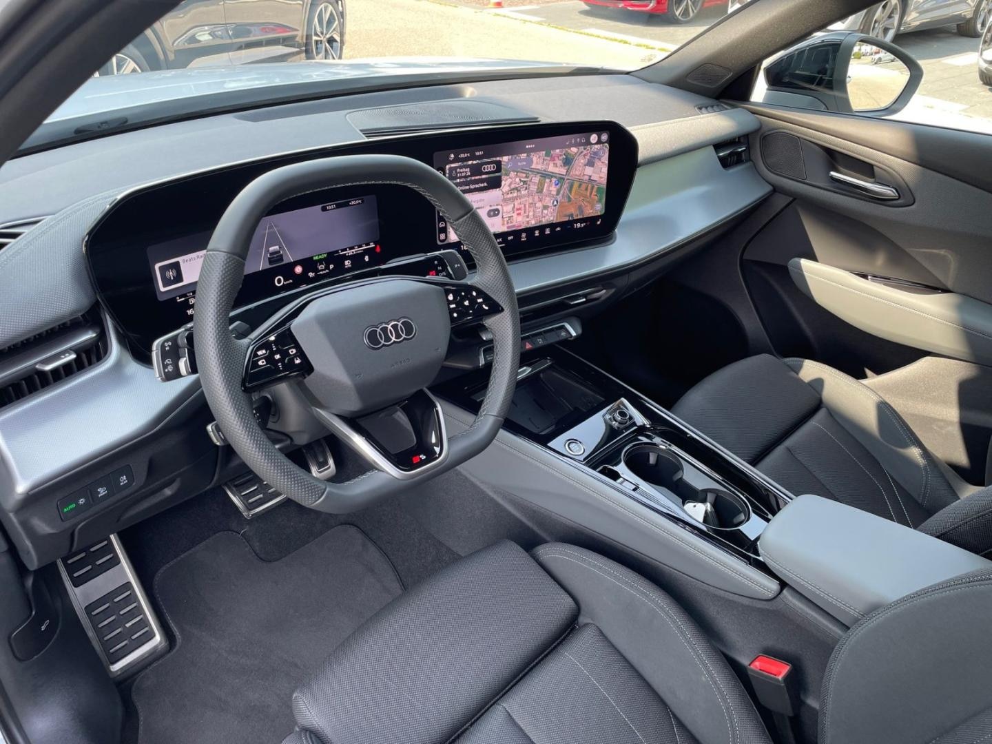 Bild über Audi Q3 SUV TFSI quattro 150 kW S tronic - für weitere Informationen kontaktieren Sie den Audi Partner