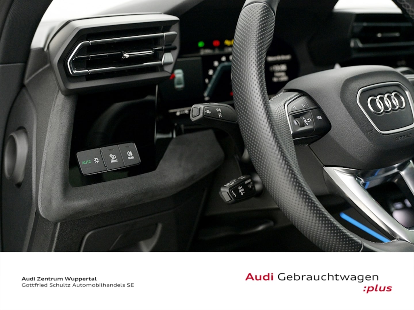 Bild über Audi S3 Limousine TFSI quattro S tronic - für weitere Informationen kontaktieren Sie den Audi Partner