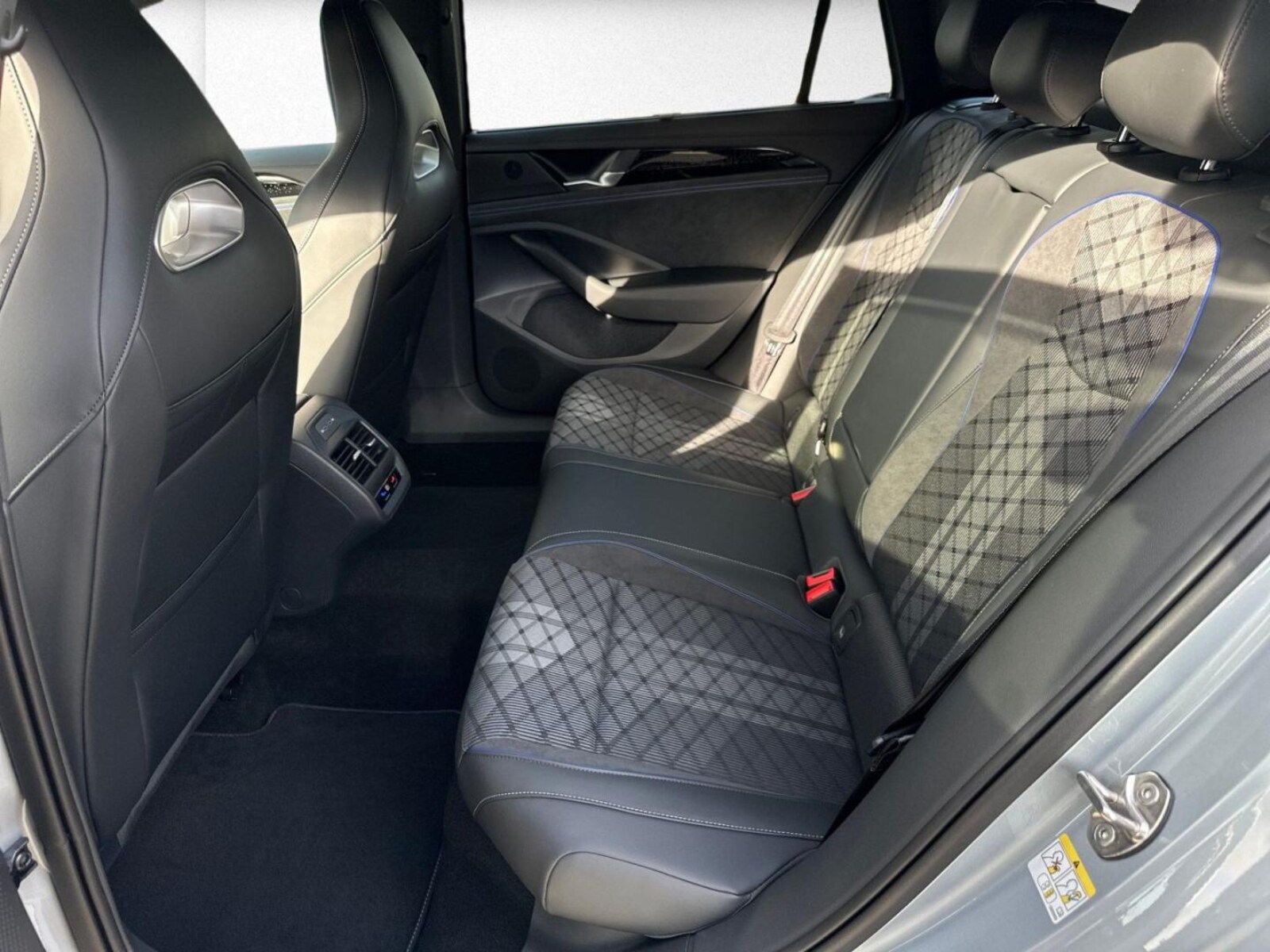 Volkswagen Passat – Bild 12