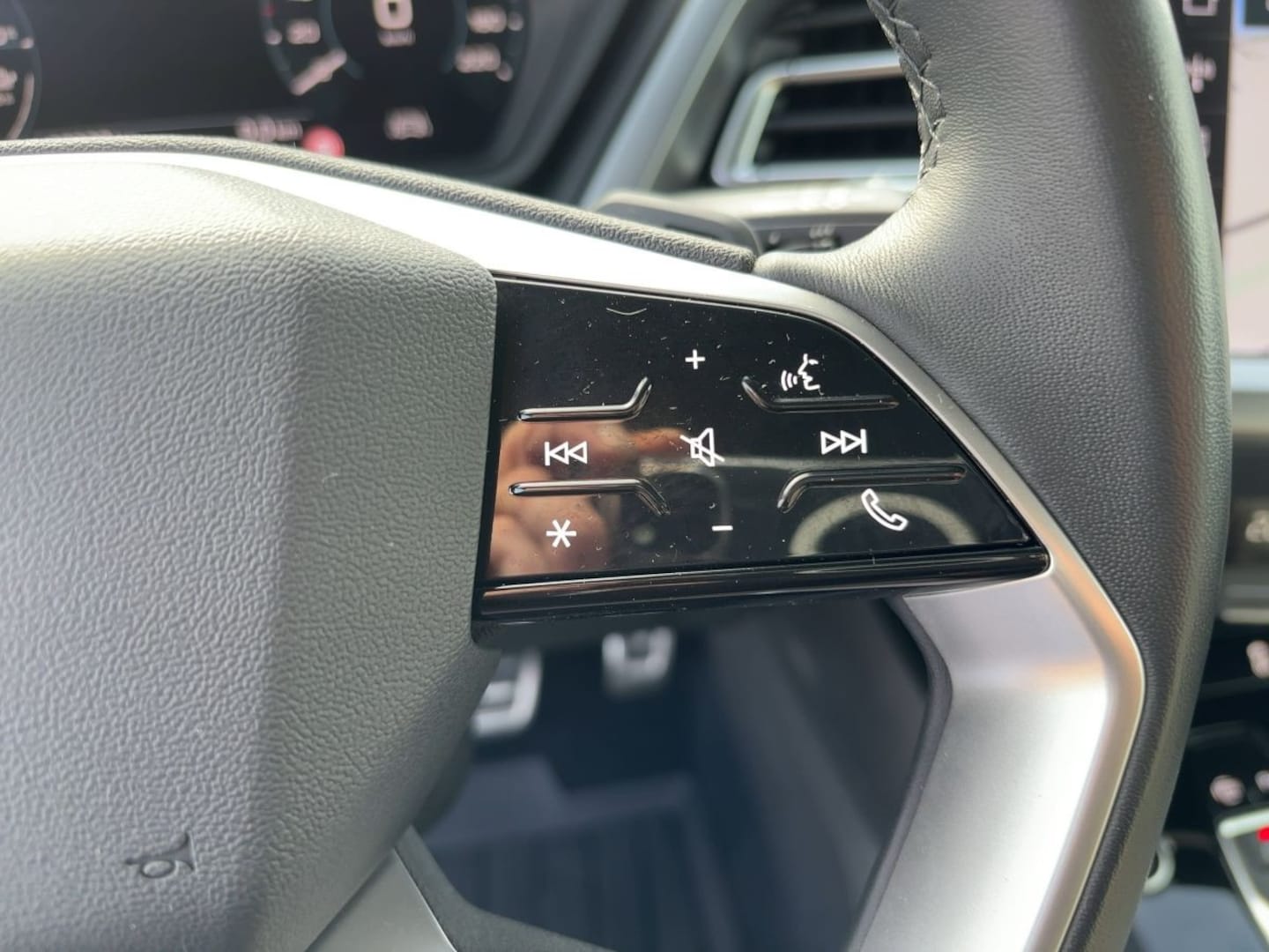 Bild über Audi Q4 e-tron 40 e-tron - für weitere Informationen kontaktieren Sie den Audi Partner