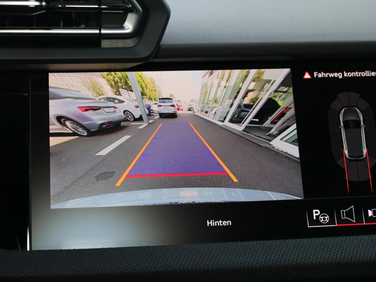 Bild über Audi A3 allstreet 35 TDI S tronic - für weitere Informationen kontaktieren Sie den Audi Partner