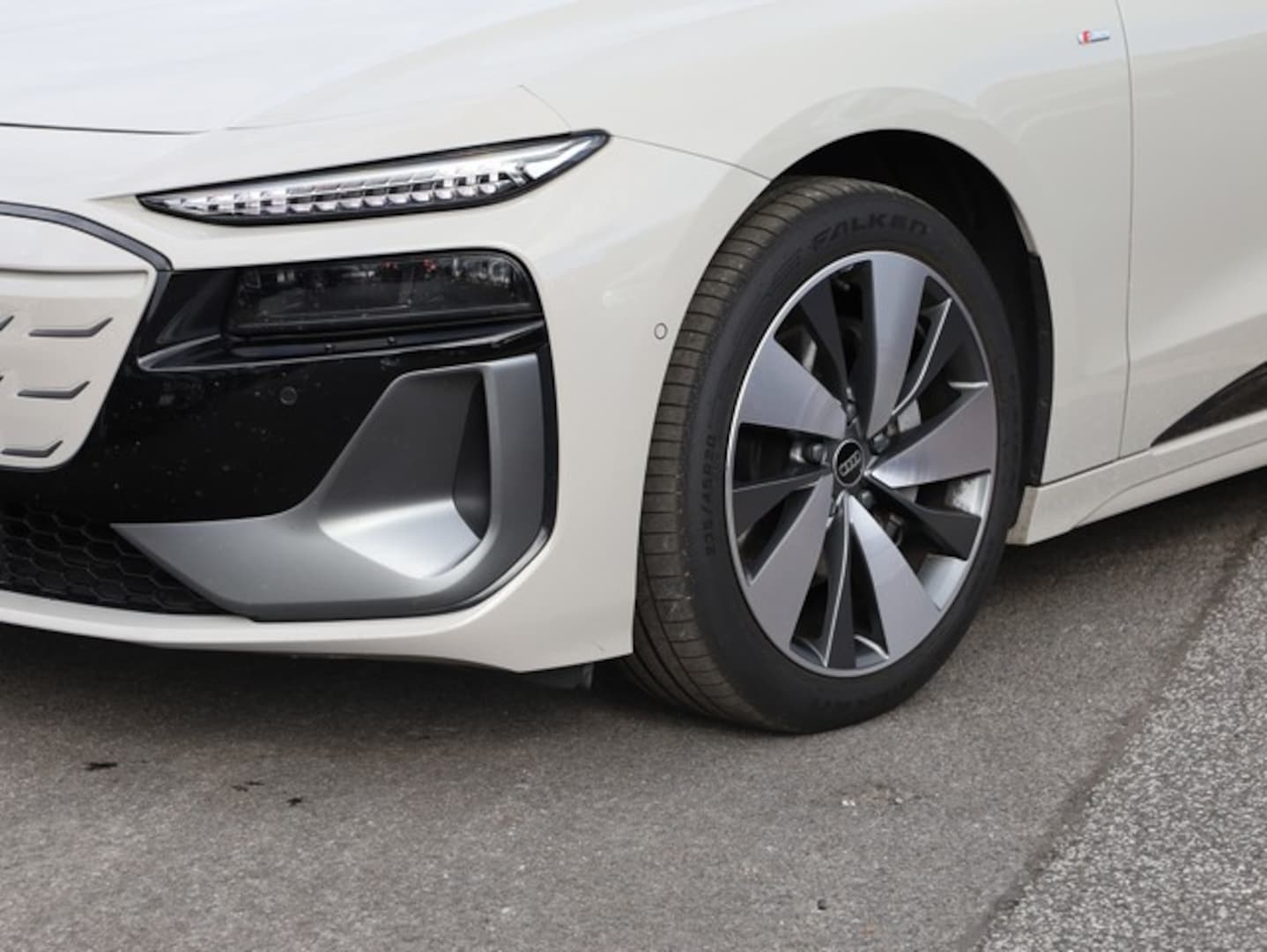 Bild über Audi A6 Avant e-tron e-tron quattro - für weitere Informationen kontaktieren Sie den Audi Partner