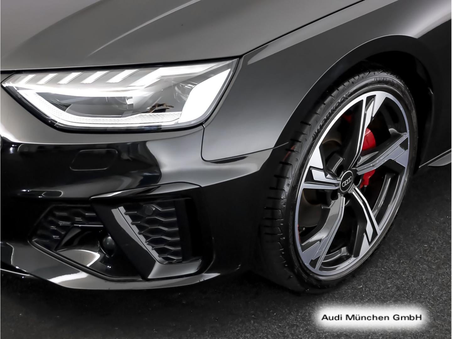 Bild über Audi A4 Avant S line 40 TFSI S tronic - für weitere Informationen kontaktieren Sie den Audi Partner