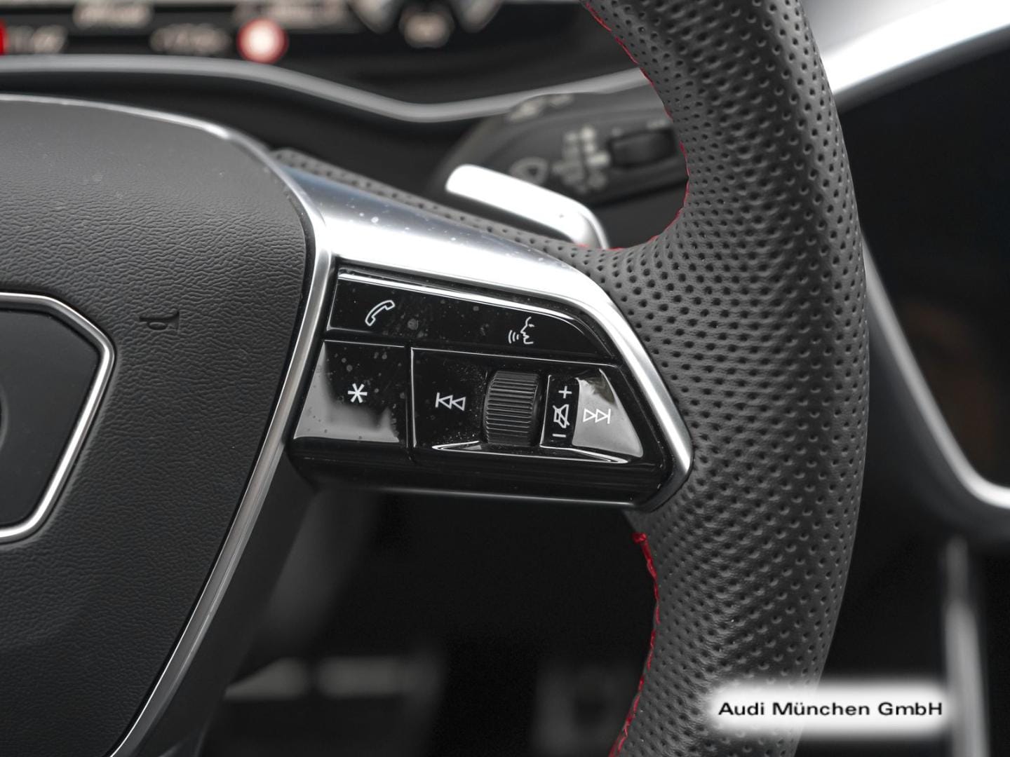Bild über Audi A6 Avant TFSI e S line 55 TFSI e quattro S tronic - für weitere Informationen kontaktieren Sie den Audi Partner