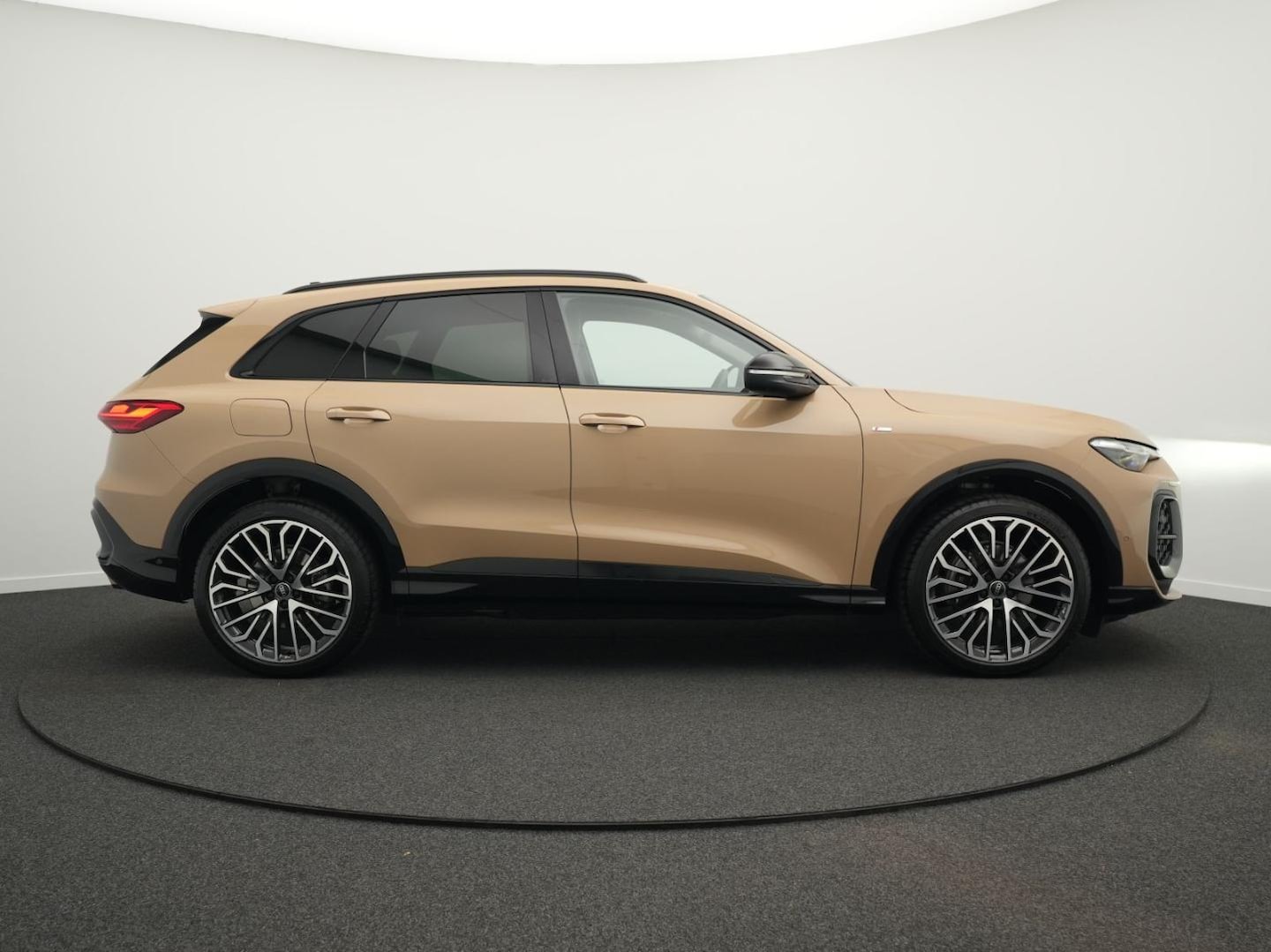 Bild über Audi Q5 SUV TFSI quattro 150 kW S tronic - für weitere Informationen kontaktieren Sie den Audi Partner