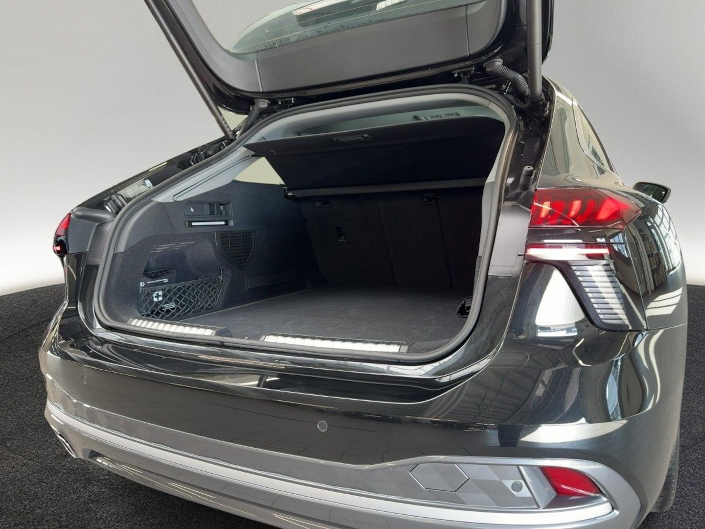 Bild über Audi A6 Avant TDI 150 kW S tronic - für weitere Informationen kontaktieren Sie den Audi Partner