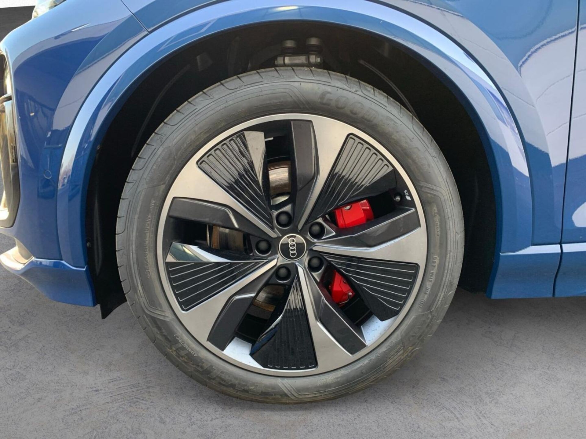 Audi SQ6 Sportback e-tron edition one